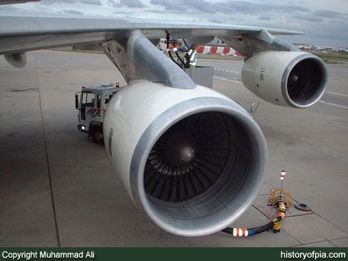 PIA Boeing 747-367
