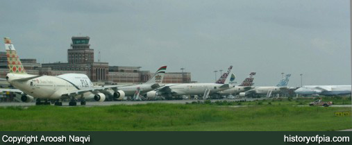 PIA Boeing 747-367