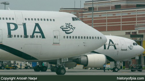 PIA Boeing 747-367