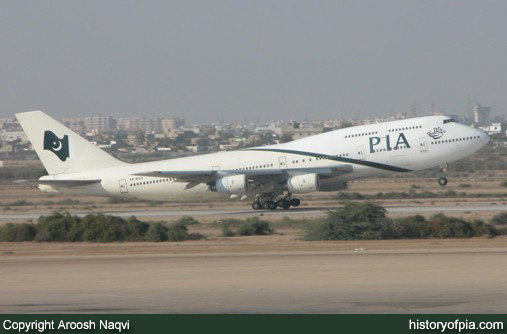PIA Boeing 747-367