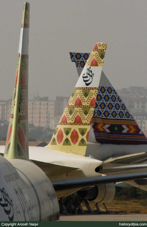 PIA Boeing 747-367