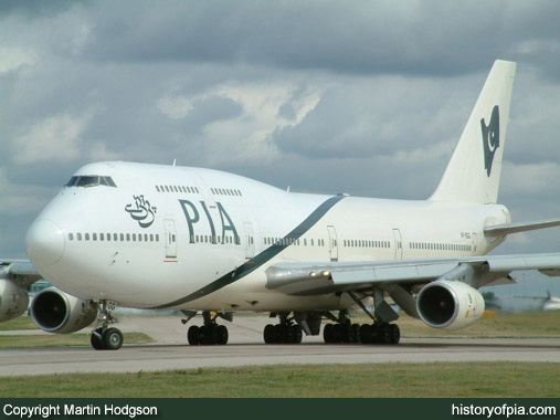 PIA Boeing 747-367