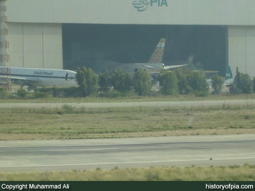 PIA Boeing 747-367