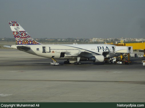 PIA Airbus 310-324ET