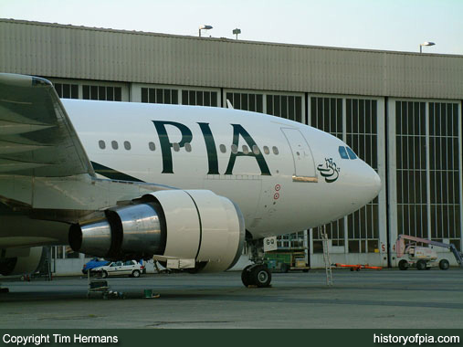 PIA Airbus A310-325ET
