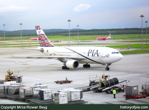 PIA Airbus A310-325ET