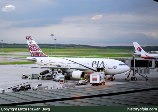 PIA Airbus A310-325ET