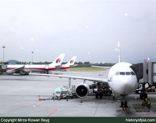 PIA Airbus A310-325ET