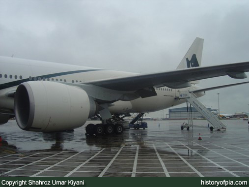 PIA Boeing 777-240LR