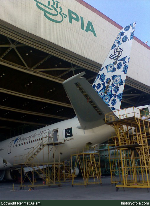 PIA Boeing 777-340ER