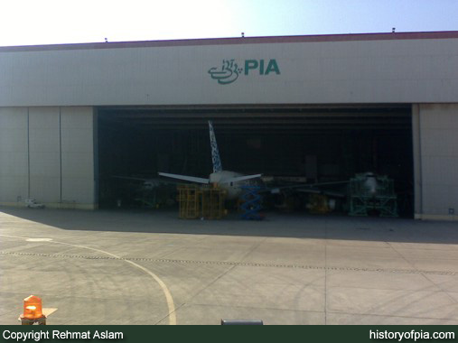 PIA Boeing 777-340ER