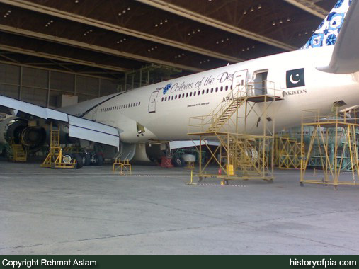 PIA Boeing 777-340ER