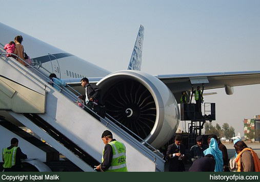 PIA Boeing 777-340ER