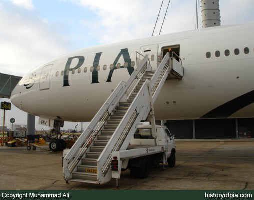 PIA Boeing 777-340ER