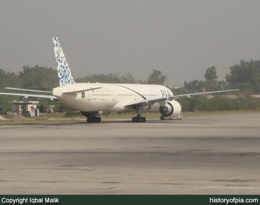 PIA Boeing 777-340ER