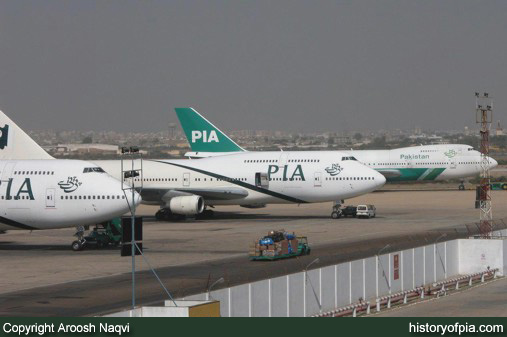 PIA Boeing 747-367