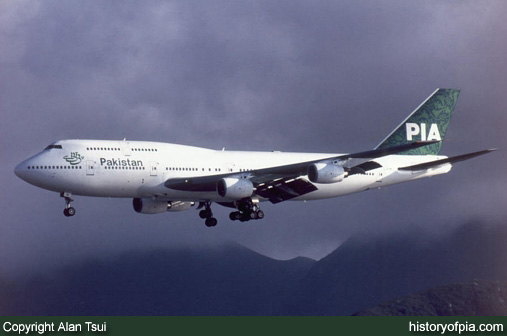 PIA Boeing 747-367