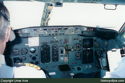 PIA Boeing 737-33A