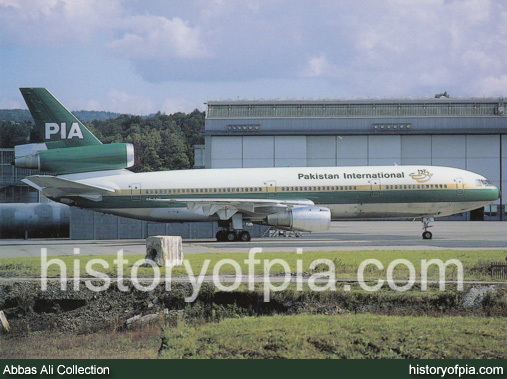 PIA McDonnell Douglas DC-10-30 postcard
