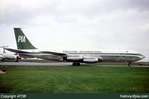 PIA Boeing 707-321