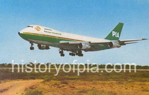 PIA Boeing 747-282B postcard